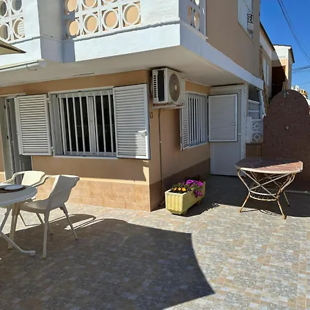 Apartamento Con Terraza A Pasos De La Playa Torrevieja