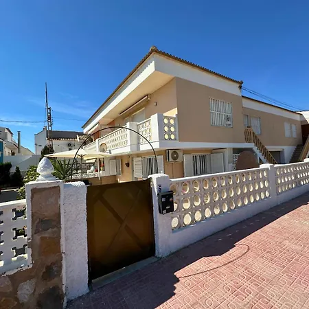 Apartamento Con Terraza A Pasos De La Playa Holiday home Torrevieja